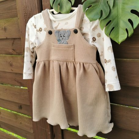 Latzkleid  Beige für Babys und Kinder mit Nilpferd Tierapplikation